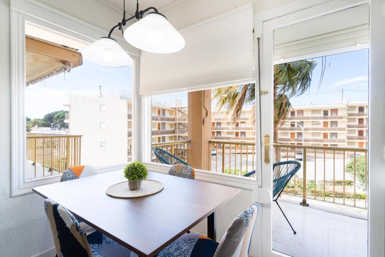 Coastal Paradise & Cozy Home With A 100M From The Beach! كامبريلس المظهر الخارجي الصورة