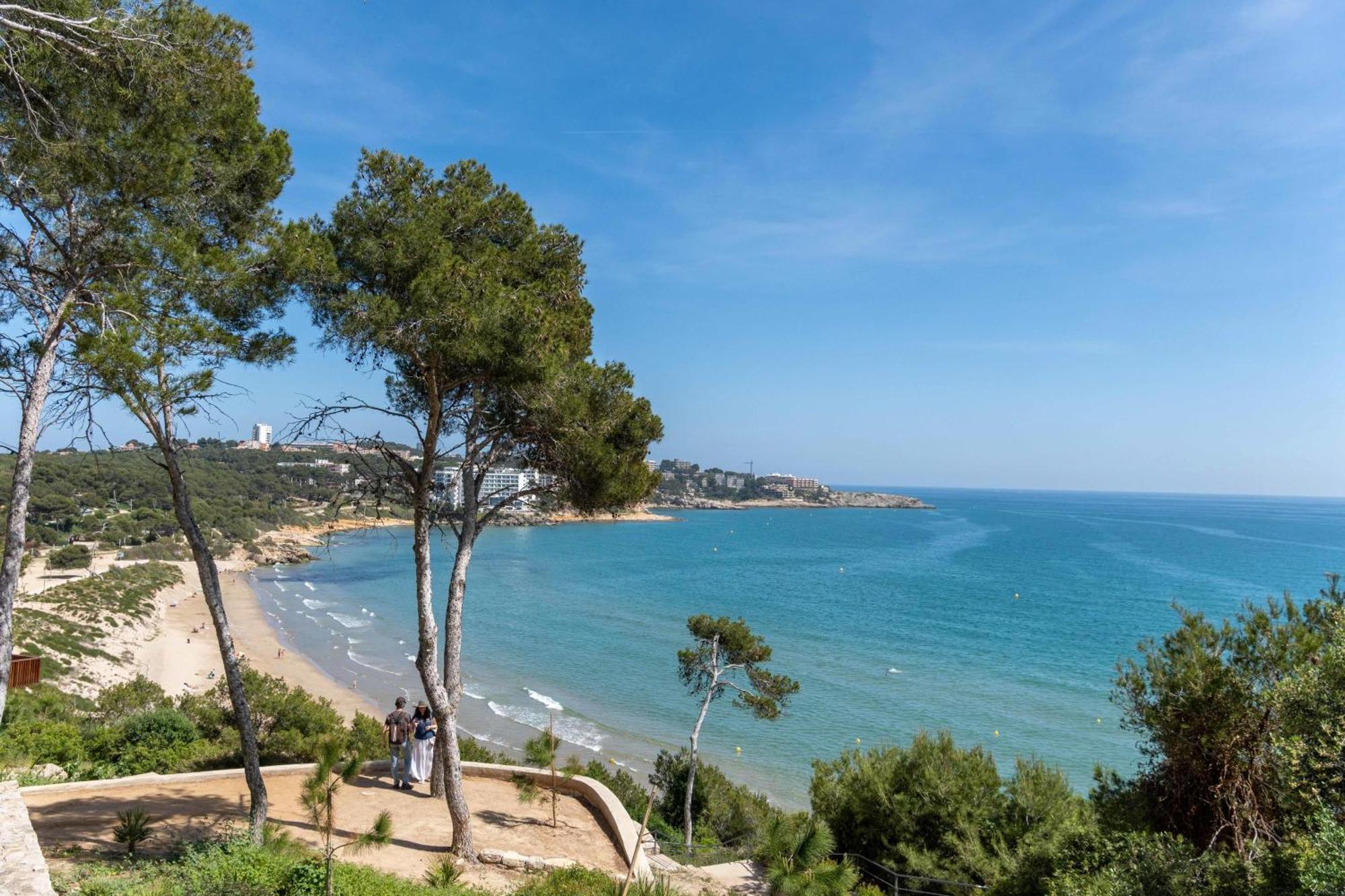 Coastal Paradise & Cozy Home With A 100M From The Beach! كامبريلس المظهر الخارجي الصورة