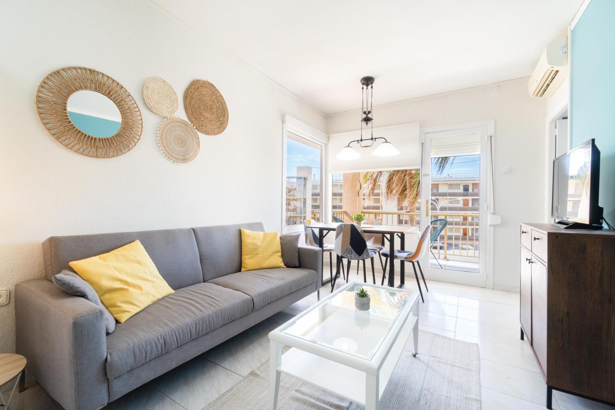 Coastal Paradise & Cozy Home With A 100M From The Beach! كامبريلس المظهر الخارجي الصورة
