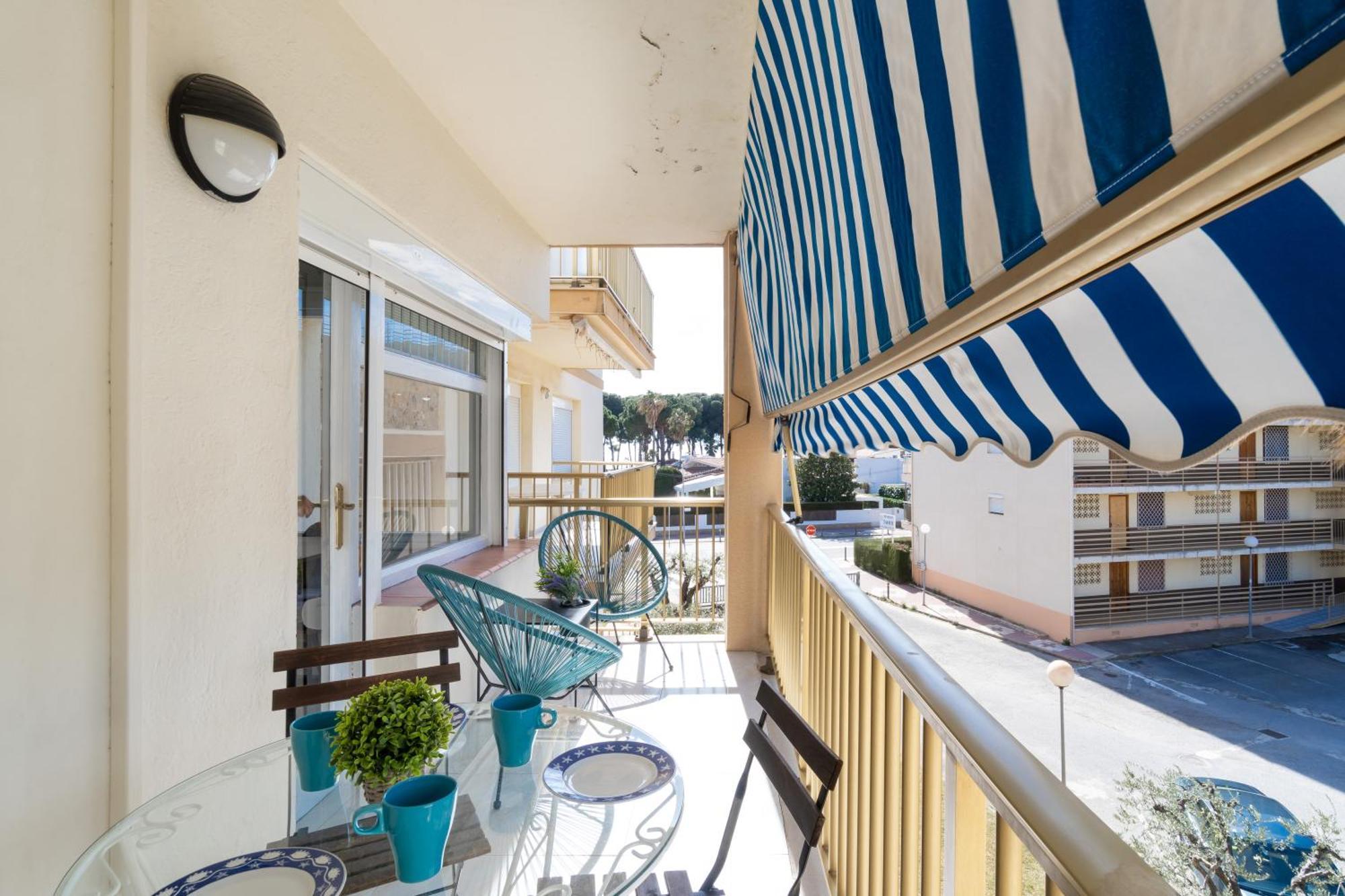 Coastal Paradise & Cozy Home With A 100M From The Beach! كامبريلس المظهر الخارجي الصورة