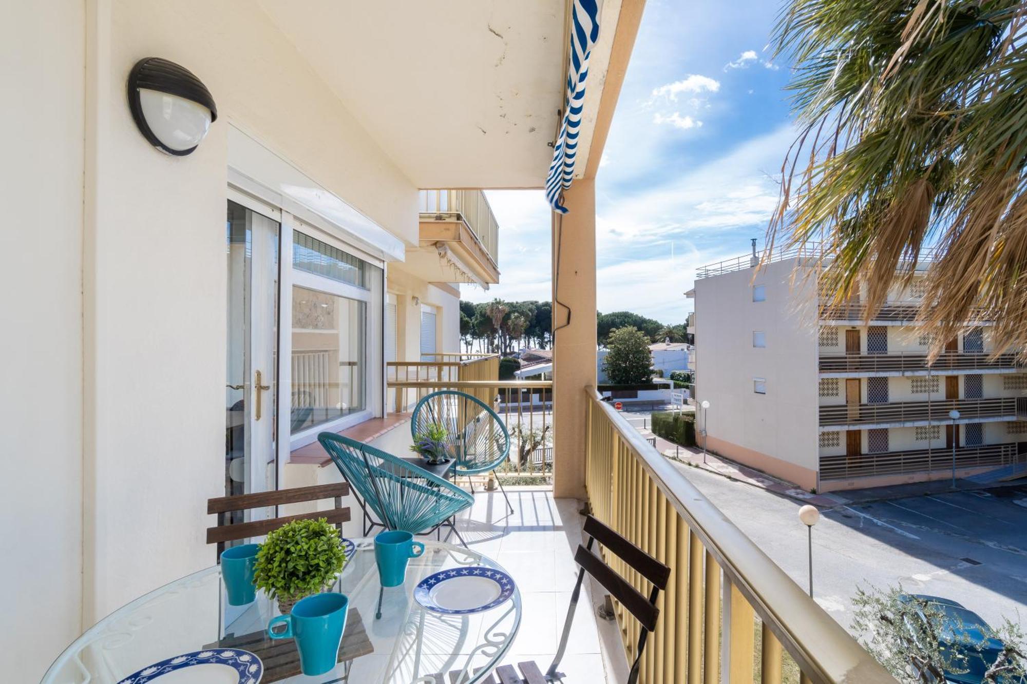 Coastal Paradise & Cozy Home With A 100M From The Beach! كامبريلس المظهر الخارجي الصورة